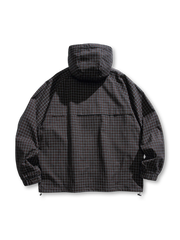 格子柄のフード付きジャケット、配色切り替え部分あり