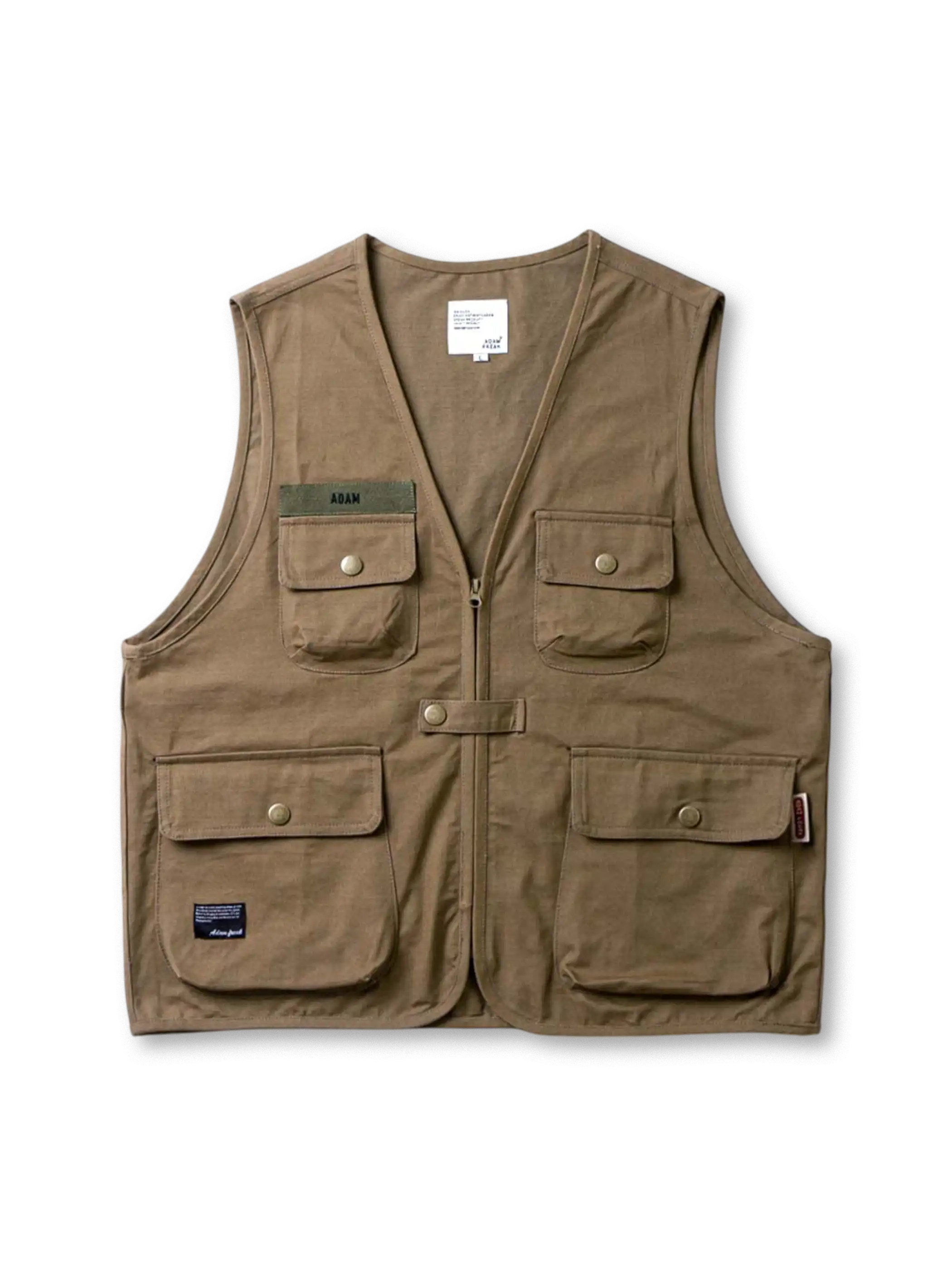 フロントポケットとウォッシュ加工が特徴のコットンキャンバスベスト