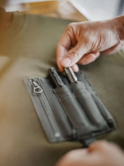 シンプルで機能的なミリタリーTシャツ