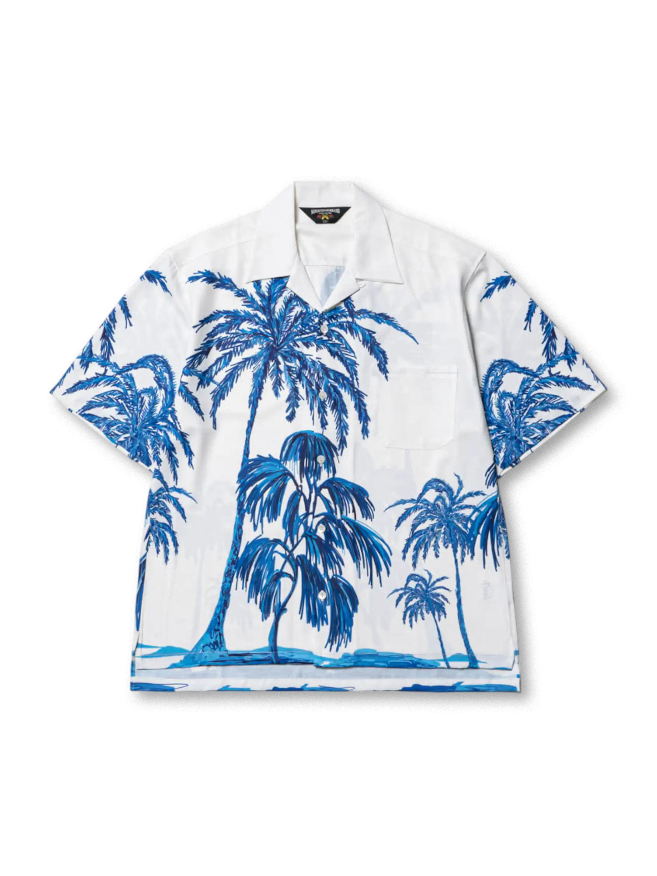 椰子の木柄がプリントされた半袖アロハシャツ