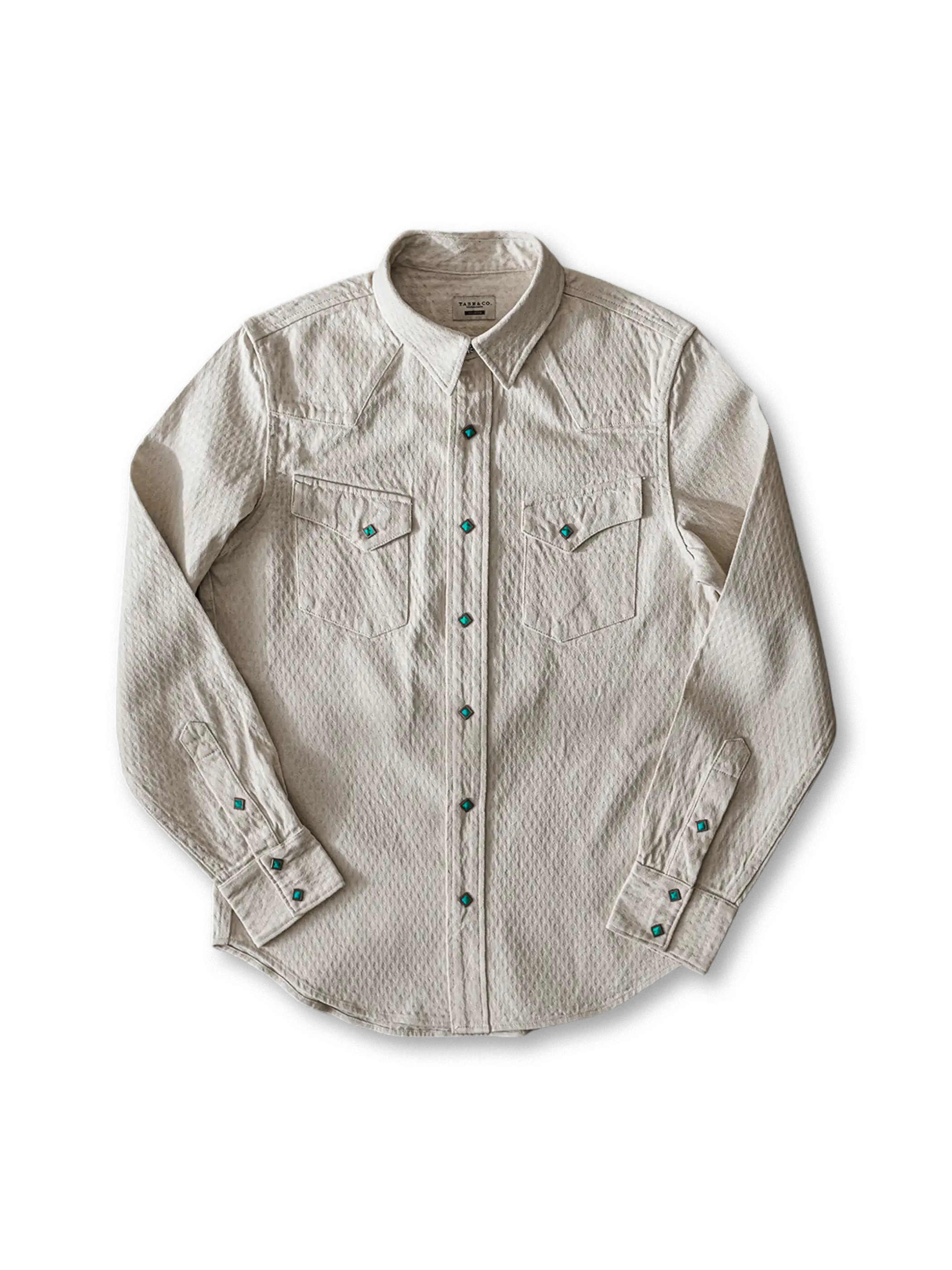 籾殻入り生成りジャカード生地とターコイズ調コンチョ風ボタンが特徴のウエスタンシャツ。