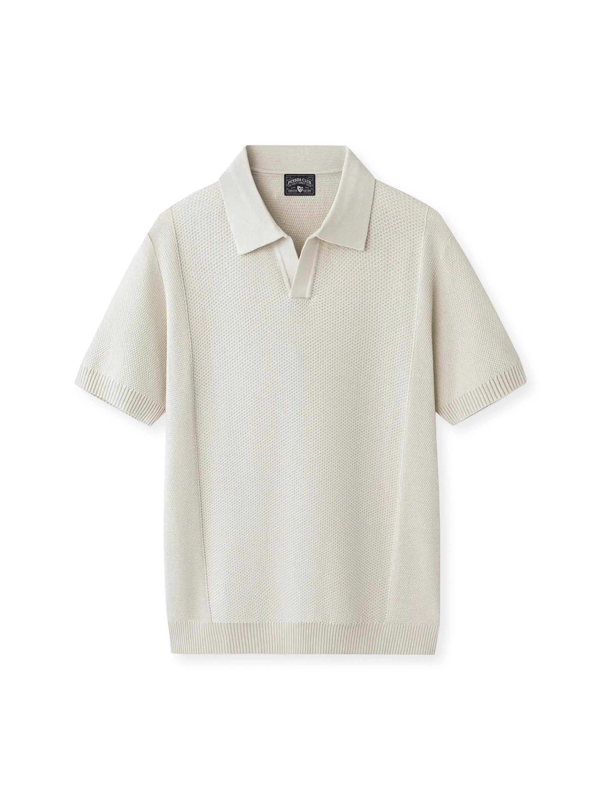 空気のような軽やかさと通気性が際立つニットポロシャツ
