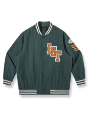 「LGT」アルファベットパッチが施された裏地付きベースボールジャケット。