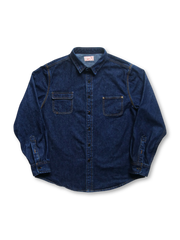 デニム素材とリベットが特徴のアメカジスタイルヴィンテージデニムシャツ。実用的なポケット付き。