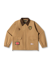 コーデュロイ襟とワッペンが特徴の軽量ハンティングジャケット。調節可能な袖口と裾で快適な着心地。