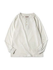 ヘビーウェイトコットン使用の耐久性に優れたアメリカンヴィンテージ風ヘンリーネックTシャツ。二重襟とアイボリーナットボタンが特徴。