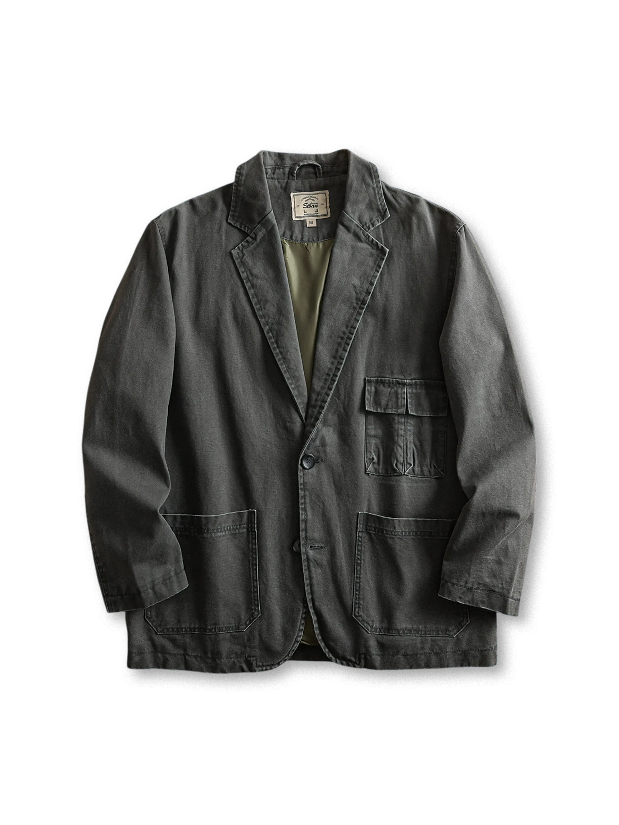 ウォッシュ加工コットンキャンバスとワークポケットが特徴のヴィンテージ風ルーズシルエットブレザー