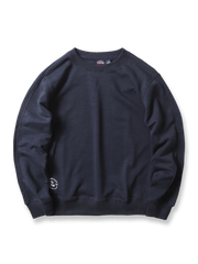 ネイビーのアンカー柄エンブレムが映える長袖クルーネックスウェットシャツ