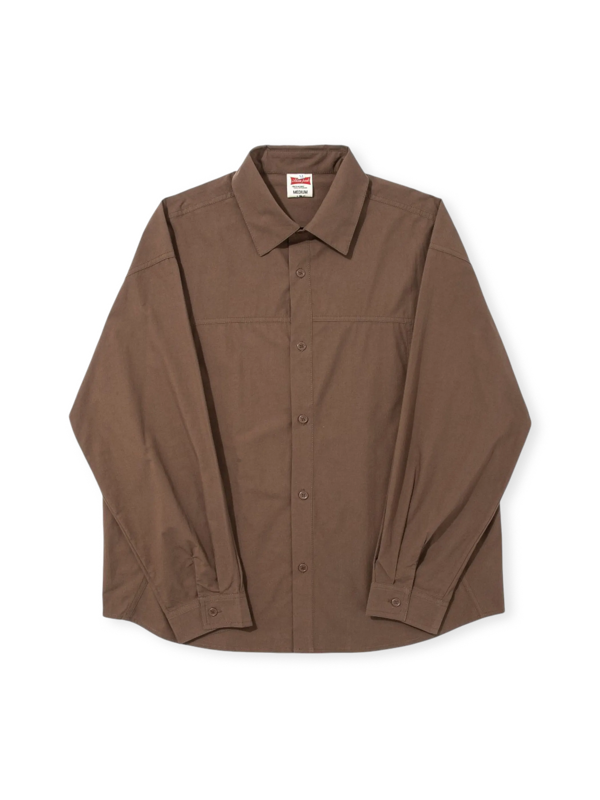 非対称カットとアーチ裾が特徴のロングスリーブシャツ。柔らかい100%コットン素材で快適な着心地。