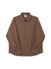 非対称カットとアーチ裾が特徴のロングスリーブシャツ。柔らかい100%コットン素材で快適な着心地。