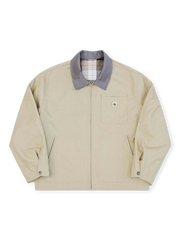 デトロイト工装風のバーン風コントラストキャンバスジャケット。翻領とパッチワーク胸ポケットが特徴。