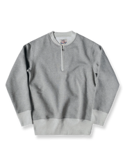 ベースボールカラーとハーフジップが特徴のヘザーグレースウェットシャツ。
