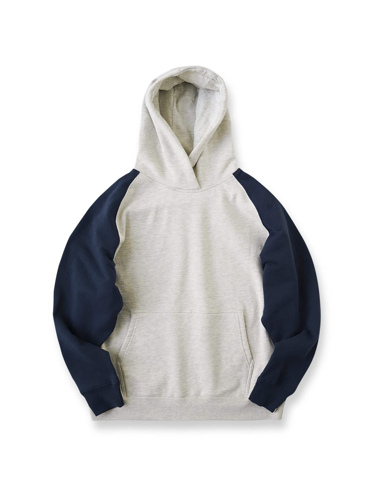 バイカラーラグランスリーブパーカーの全体正面画像、カンガルーポケットとフードディテール。