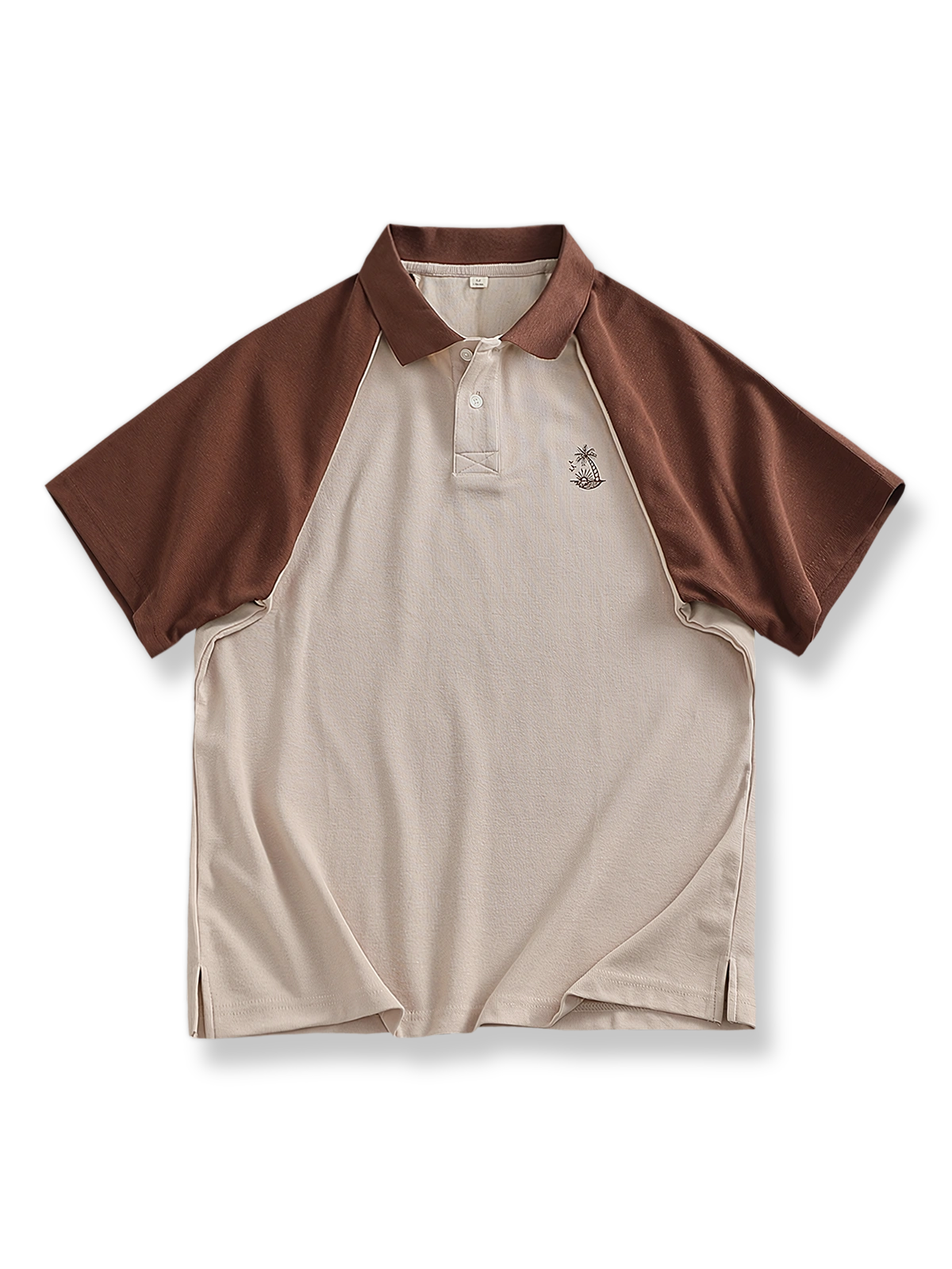 バイカラーのラグランスリーブと刺繍が特徴の高密度ニットポロシャツ