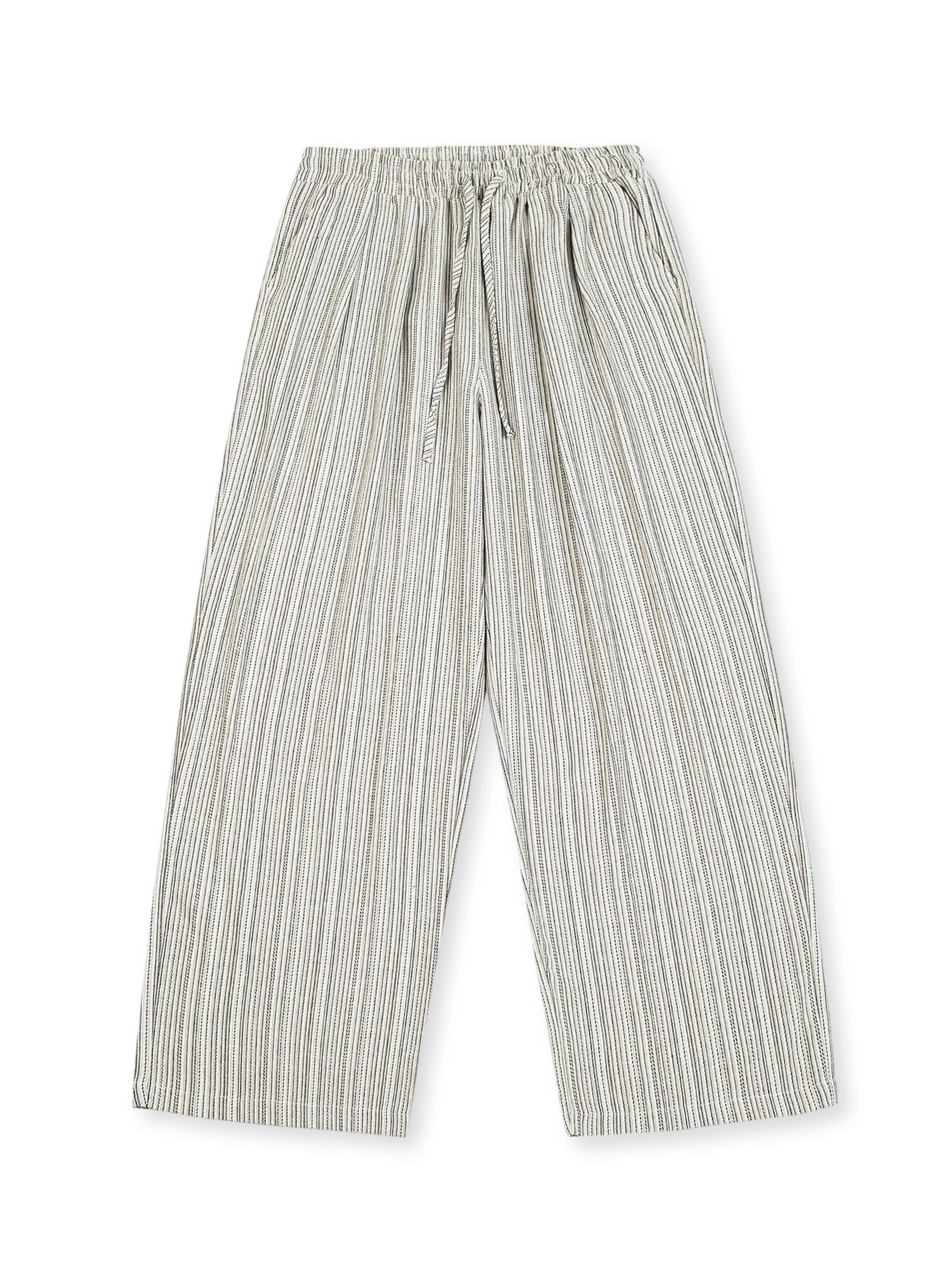 リネン混紡素材のバイカラーストライプリラックスパンツ、脚を長く見せる縦ストライプデザイン