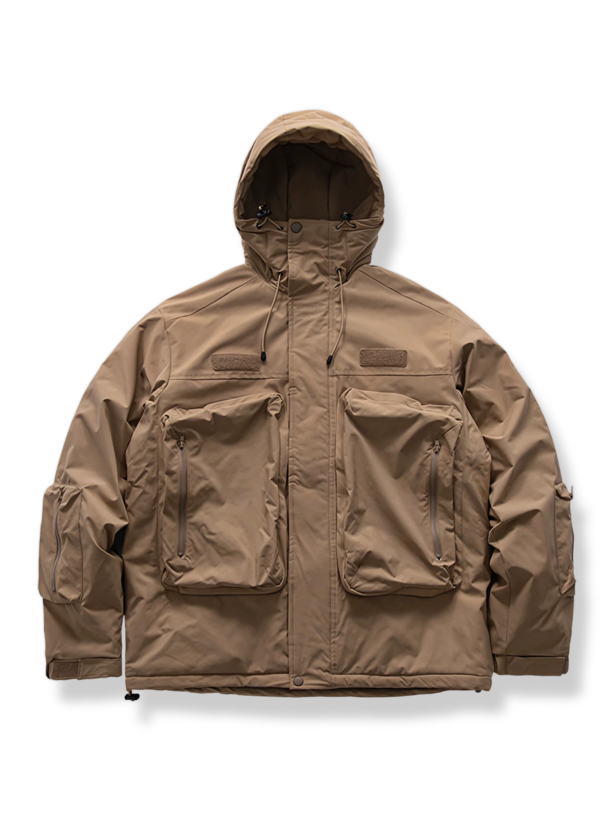 大型ポケットとフード付きの中綿ジャケット