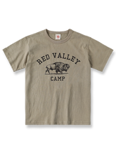 バイソンの図柄と「RED VALLEY CAMP」ロゴが施されたヴィンテージ風ヘビーウェイトコットンTシャツ