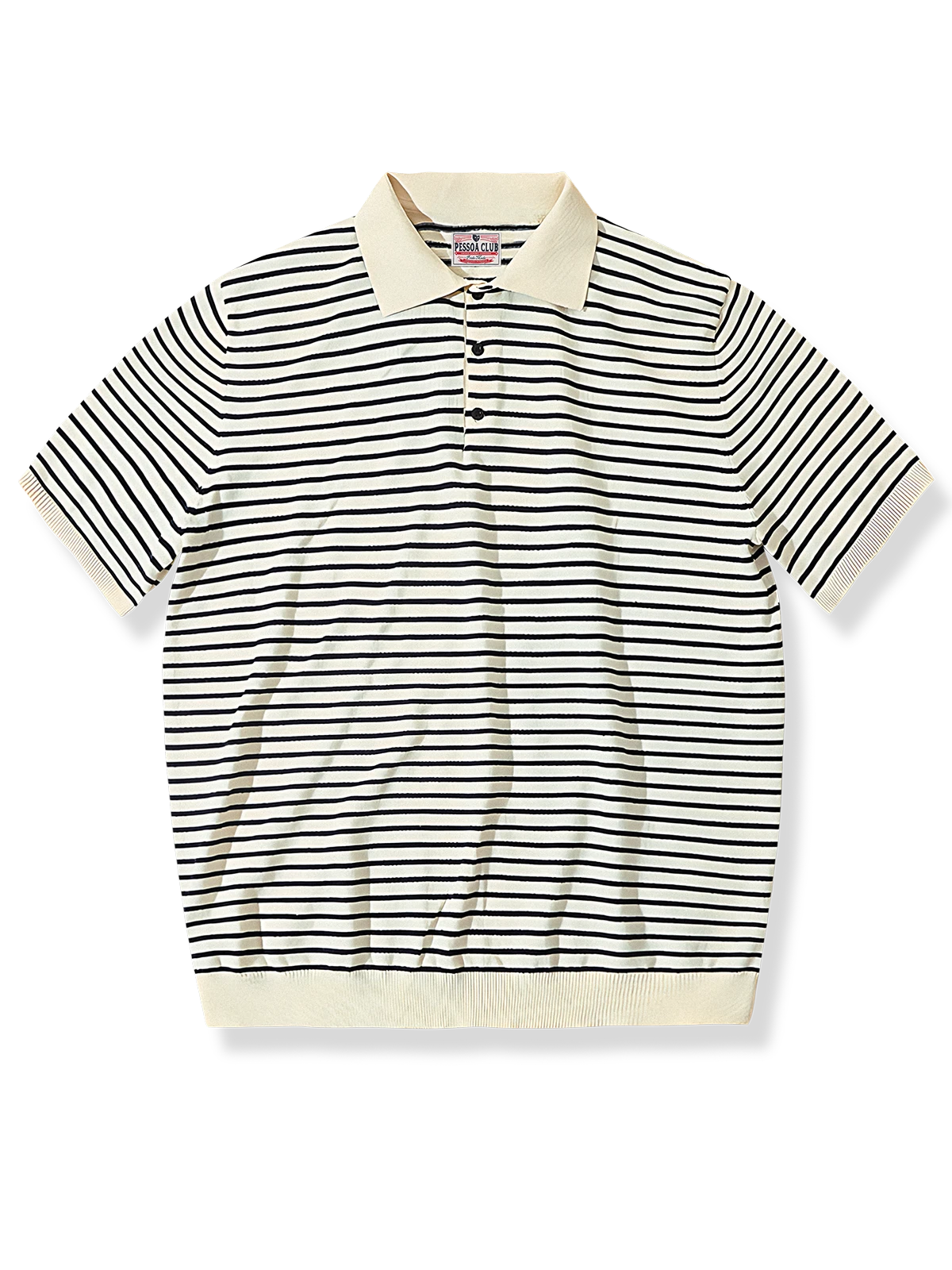 ディープブルーとホワイトの太ストライプが映えるポロシャツ。