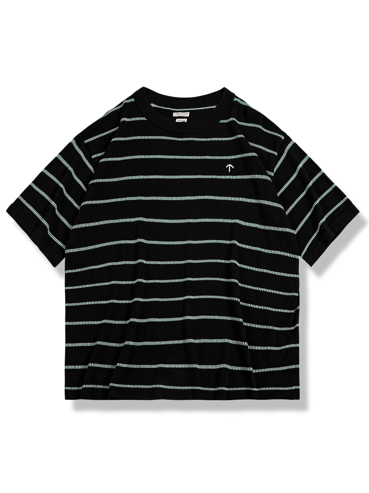 黒白細いストライプ柄のシームレスニットTシャツ、涼しく快適な着心地