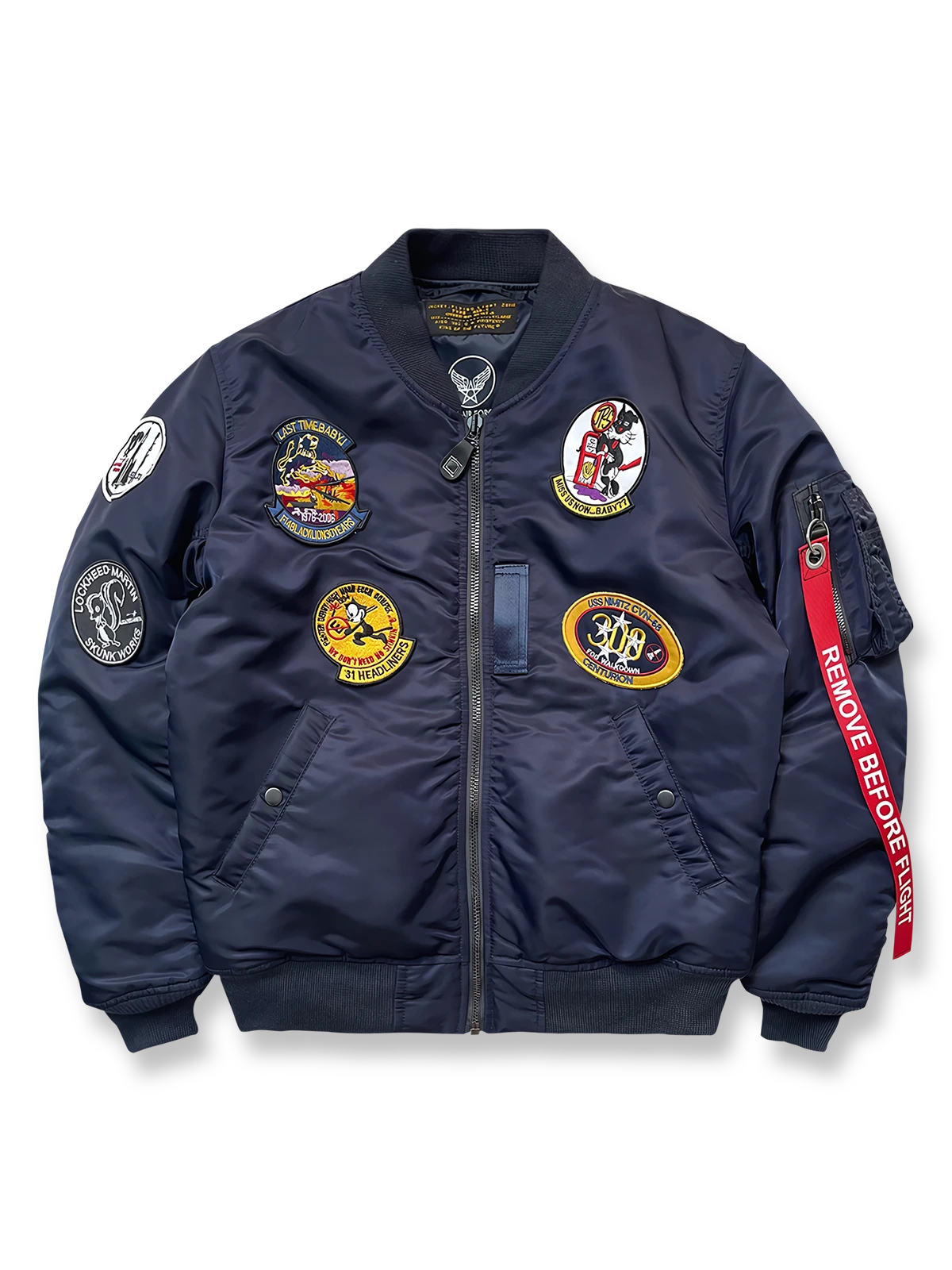 ブラックバード飛行中隊とP40フライングタイガースの刺繍ワッペンが映えるフライトジャケット。