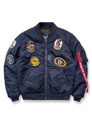 ブラックバード飛行中隊とP40フライングタイガースの刺繍ワッペンが映えるフライトジャケット。