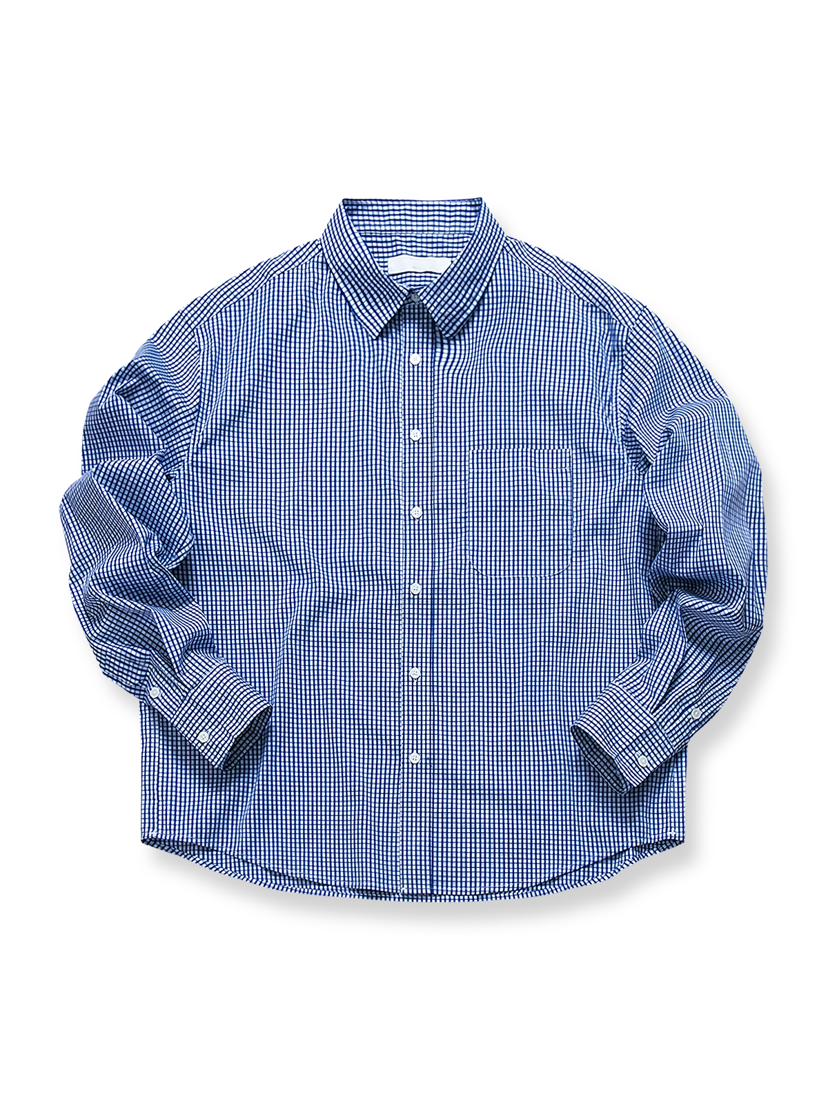 小格子のブルーチェックが映える長袖シャツ