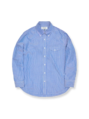 アイビースタイルを感じさせるブルーストライプのボタンダウン長袖シャツ