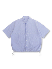 胸元のストライプ向きを変えたパッチワークが特徴のブルーストライプオックスフォードシャツ