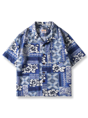 ブルー&ホワイトのフローラルプリントが特徴のハワイアンシャツ