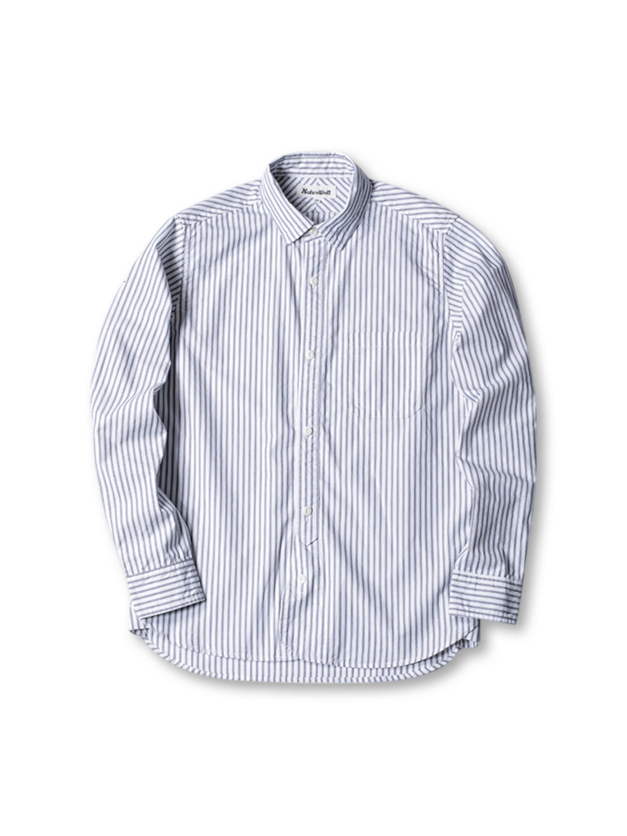 1920-40年代着想の高密度ブルー&ホワイトストライプシャツ。天然素材ボタンと隠し襟ボタン付き。