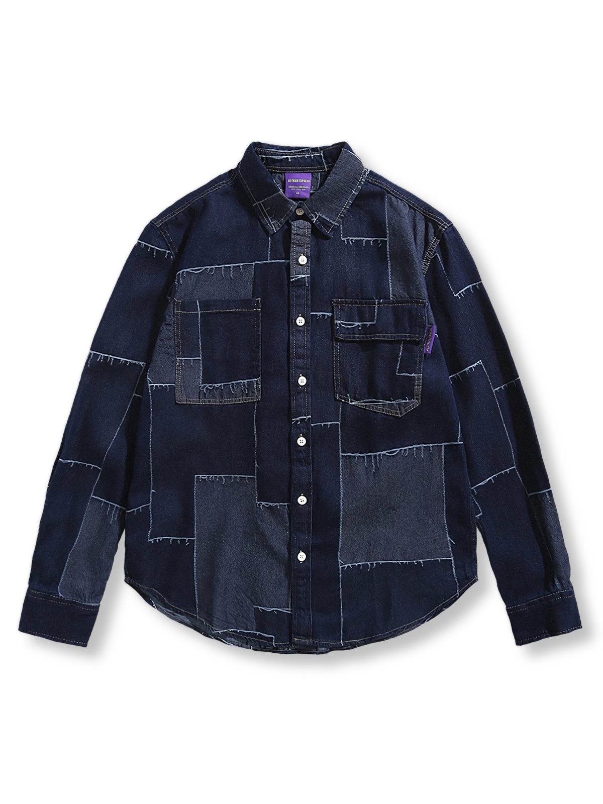 ボロ風パッチワークとステッチが特徴のデニムシャツ。