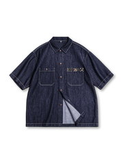 藍染古布パターンプリントと椰木ボタンが特徴の90年代ヴィンテージ感あふれるデニムシャツ。柔らかな着心地。