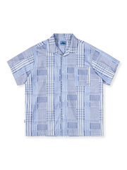 大小チェック柄のパッチワークが特徴のコットン製キューバカラーシャツ、軽やかな着心地と通気性を両立