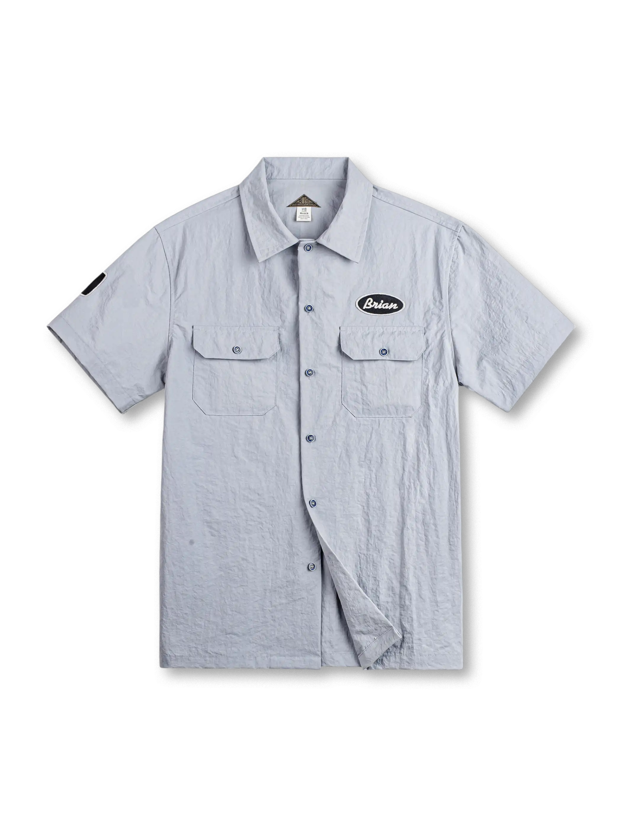 映画モチーフの軽量ナイロン素材と刺繍ロゴが特徴のショートスリーブシャツ