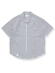 微細なしわ感のあるバブルガーゼ生地を使ったストライプシャツ