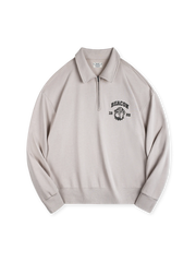 アメリカンカレッジスタイルのハーフジップスウェット。胸元に立体的なBulldog刺繍、快適なコットン素材と高弾力リブが特徴。