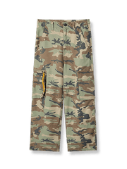 ヴィンテージ加工が施されたカモフラージュ柄カーゴパンツ