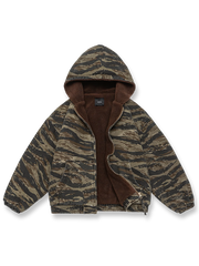 カモフラ柄と高保温裏地が特徴のフード付き中綿ジャケット