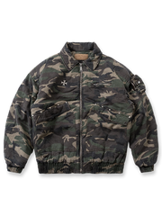 カモフラ柄とヴィンテージ加工が特徴のMA-1フライトジャケット