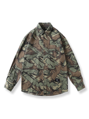 レトロな迷彩柄の長袖シャツ。