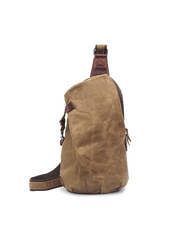 キャンバスとレザーのステッチが特徴のアウトドアショルダーバッグ