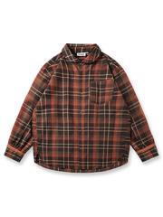 肘パッチとアジャスター付き袖が特徴のチェック柄シャツ