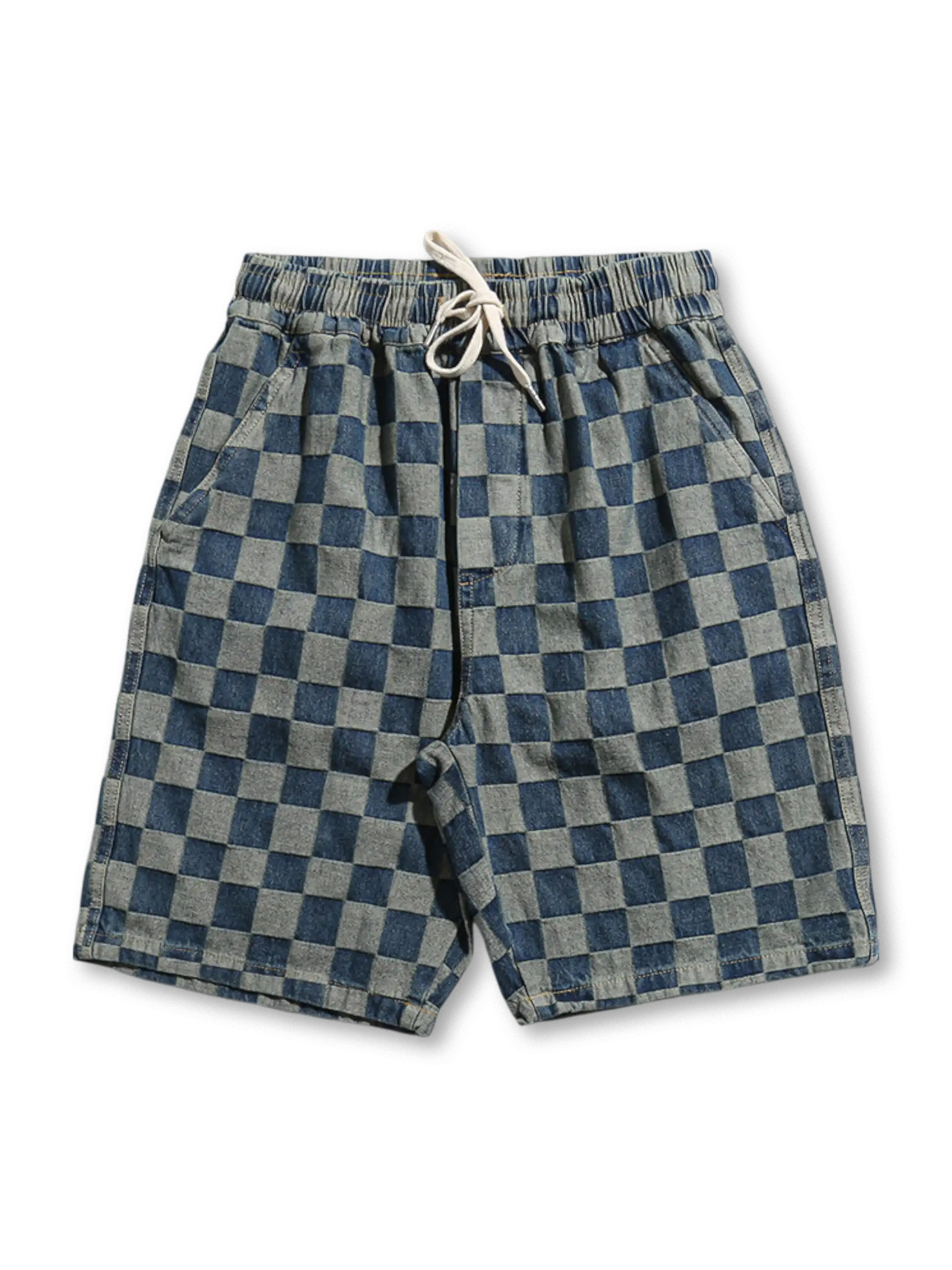 チェッカーボード柄とヴィンテージウォッシュが映えるデニムショーツ