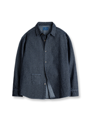 チェッカーボード柄のヘビーウェイトデニムシャツ。ヴィンテージボタンとリラックスフィット、多ポケット仕様。