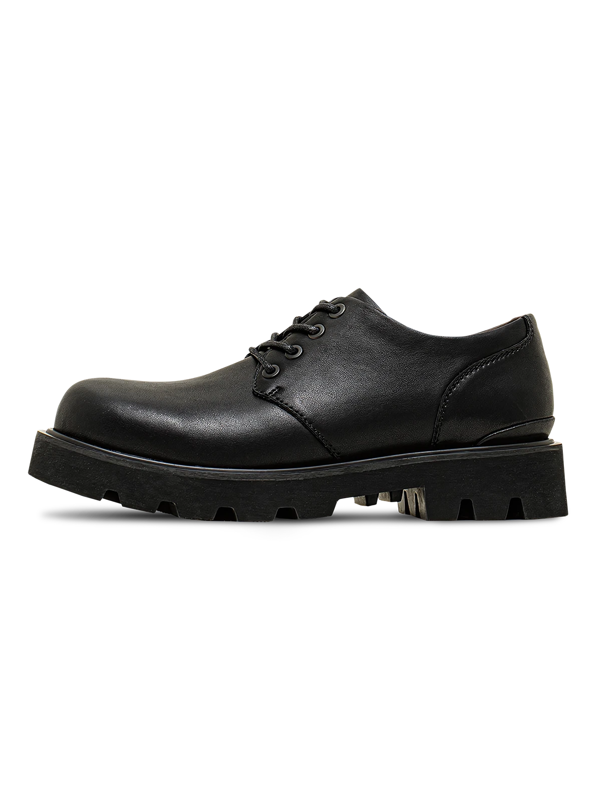 ギザギザソールと4cmヒールアップを備えた厚底デルビーシューズ。