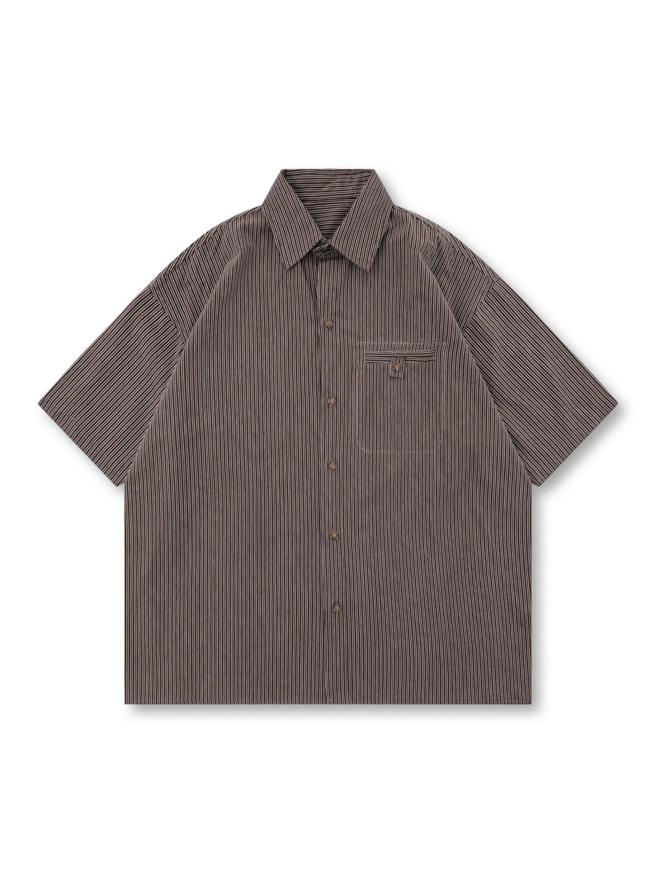 ミリタリーテイストの多ポケットを備えたコットン製ボックスワークシャツ