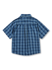 Cityboyマルチポケットワークシャツの全身ビュー、多口ポケットとゆったりシルエットを強調。