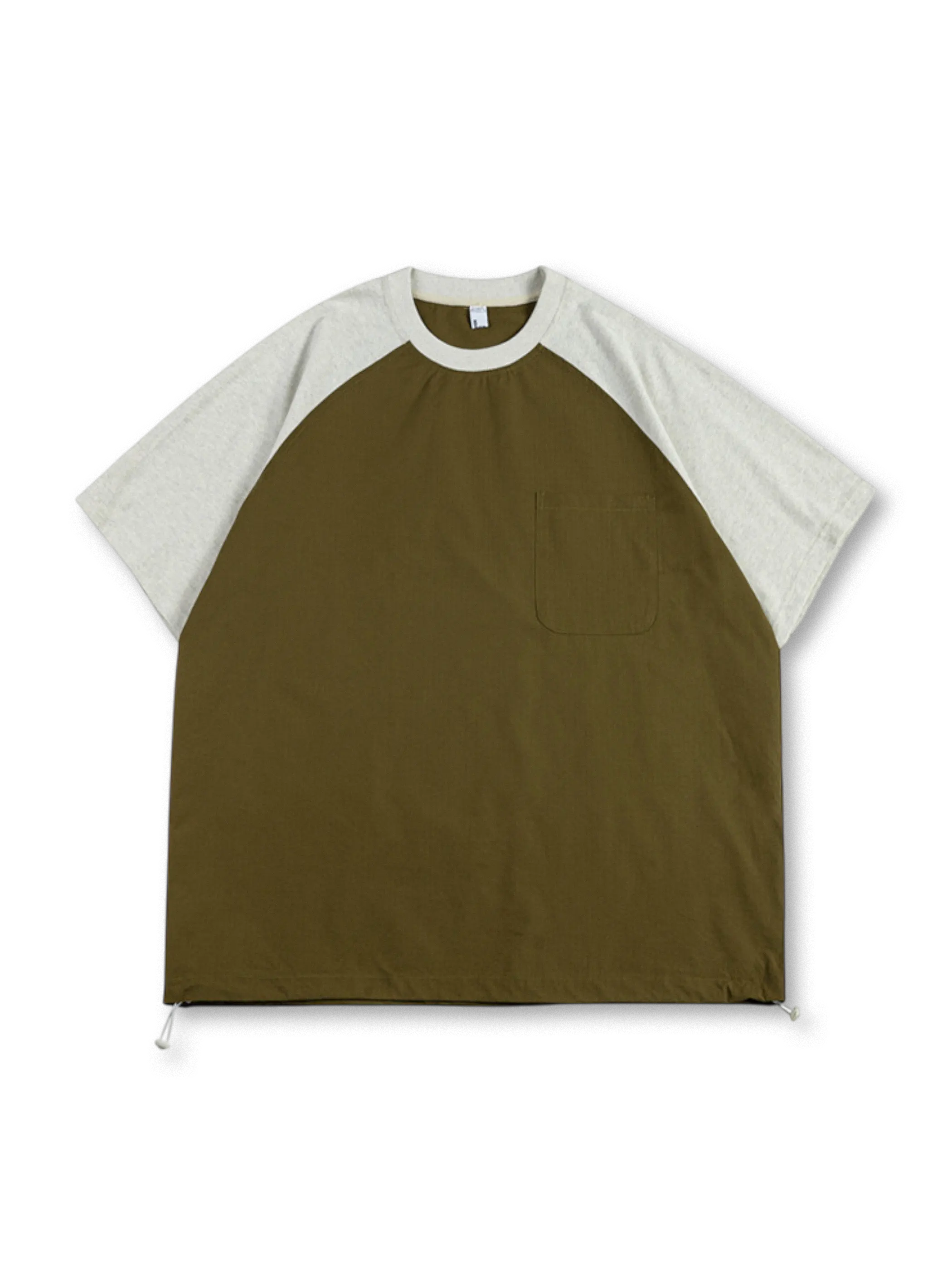 撥水ポリエステルとコットン天竺の切り替えが特徴のボクシーTシャツ