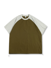 撥水ポリエステルとコットン天竺の切り替えが特徴のボクシーTシャツ