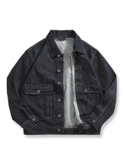 レギュラーカラーと多ポケットが特徴のワンウォッシュ生デニムワークジャケットの全体像。